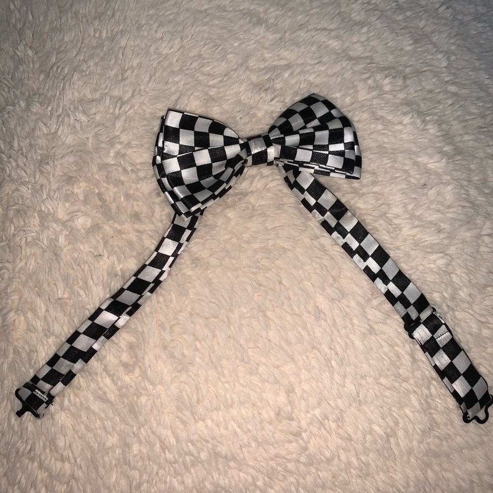 Checkered bow tie